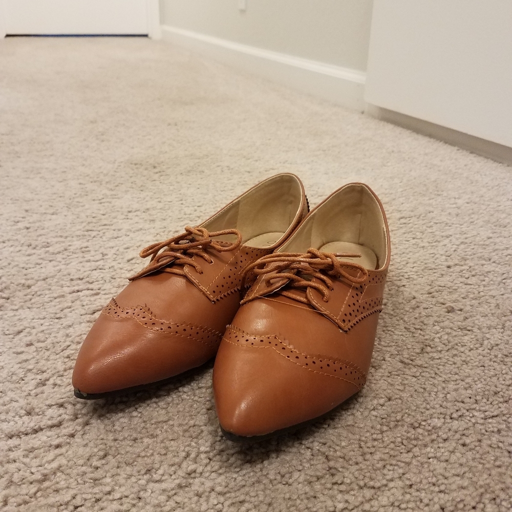 Pointed toe brown classy flats